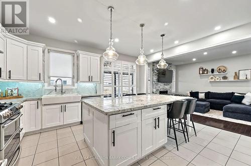 21 Meadowcreek Road, Caledon, ON - Indoor Photo Showing Kitchen With Upgraded Kitchen
