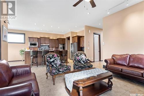 4350 Sandpiper Crescent E, Regina, SK - Indoor Photo Showing Living Room