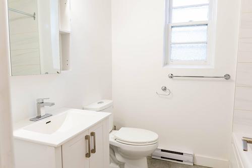 Bathroom - 12-3485 Av. Ellendale, Montréal (Côte-Des-Neiges/Notre-Dame-De-Grâce), QC - Indoor Photo Showing Bathroom
