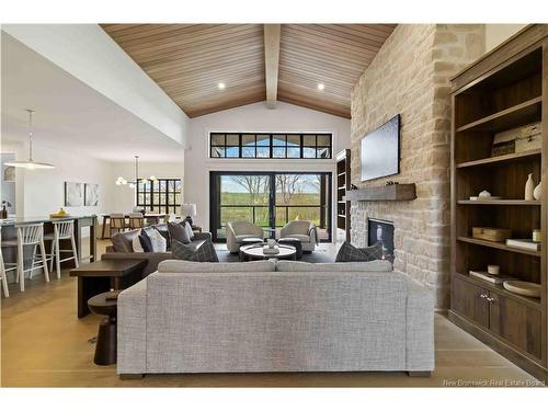 17 Blake Crt, Fredericton, NB 