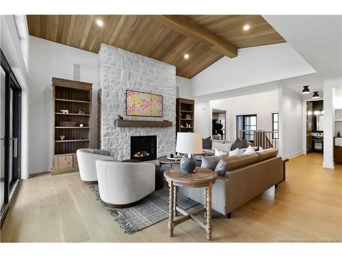 17 Blake Crt, Fredericton, NB 