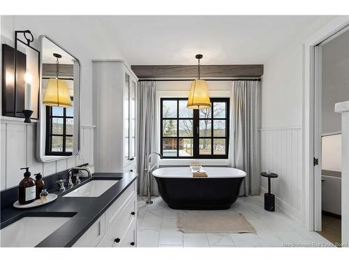 17 Blake Crt, Fredericton, NB 