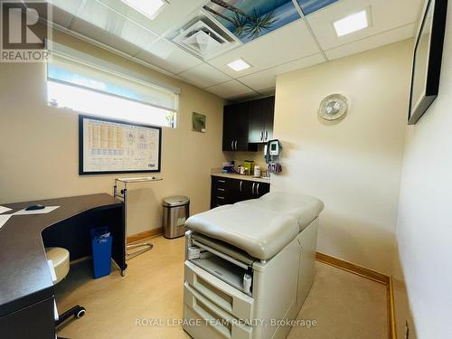 Treatment room - 942 Merivale Road, Ottawa, ON 