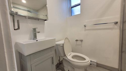 Bathroom - 2-3485 Av. Ellendale, Montréal (Côte-Des-Neiges/Notre-Dame-De-Grâce), QC - Indoor Photo Showing Bathroom