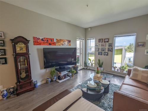 414-767 Tyee Rd, Victoria, BC - Indoor Photo Showing Living Room
