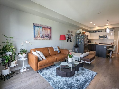 414-767 Tyee Rd, Victoria, BC - Indoor Photo Showing Living Room