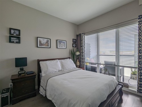 414-767 Tyee Rd, Victoria, BC - Indoor Photo Showing Bedroom
