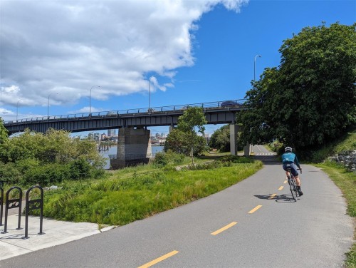 414-767 Tyee Rd, Victoria, BC - Outdoor