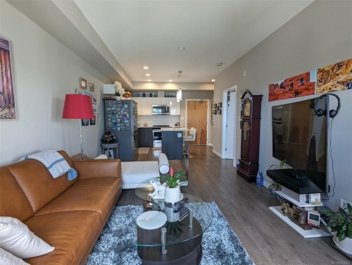 414-767 Tyee Rd, Victoria, BC - Indoor Photo Showing Living Room