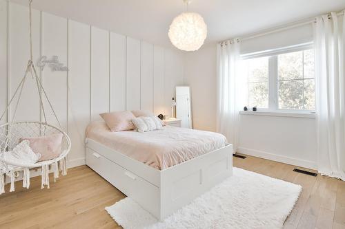 Chambre à coucher - 244 8E Avenue, Richelieu, QC - Indoor Photo Showing Bedroom
