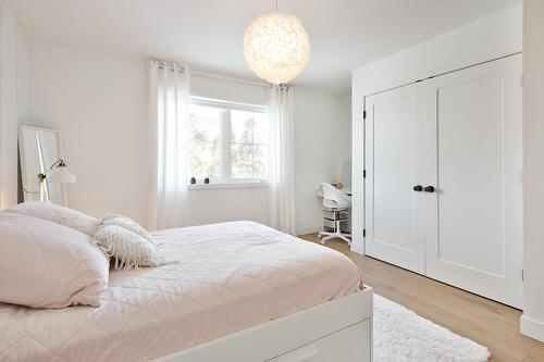 Chambre à coucher - 244 8E Avenue, Richelieu, QC - Indoor Photo Showing Bedroom