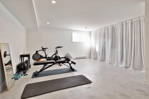 Salle familiale - 244 8E Avenue, Richelieu, QC - Indoor Photo Showing Gym Room