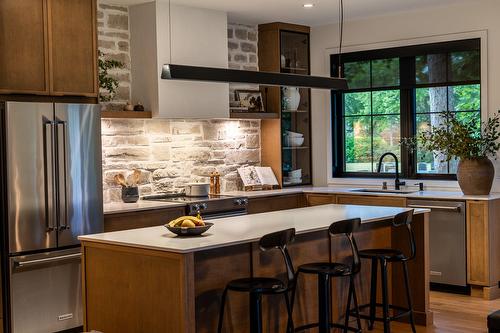 Cuisine - 244 8E Avenue, Richelieu, QC - Indoor Photo Showing Other Room