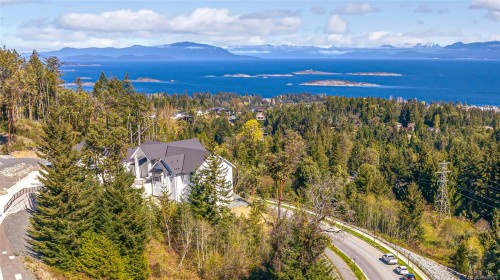 5000 Broad Ridge Pl, Lantzville, BC 