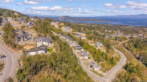 5000 Broad Ridge Pl, Lantzville, BC 