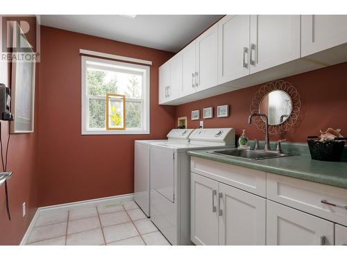 1043 Caledonia Way, West Kelowna, BC - Indoor Photo Showing Laundry Room