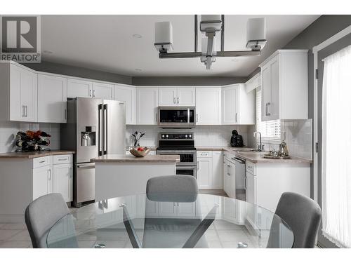 1043 Caledonia Way, West Kelowna, BC - Indoor Photo Showing Kitchen