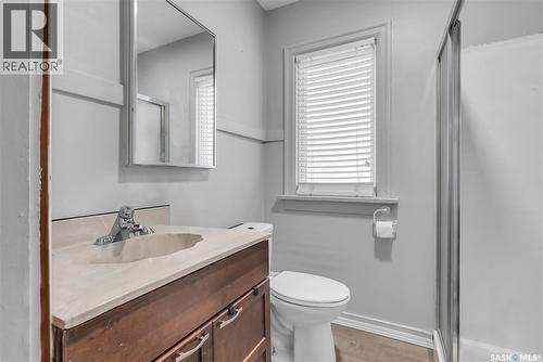101 32Nd Street W, Saskatoon, SK - Indoor Photo Showing Bathroom