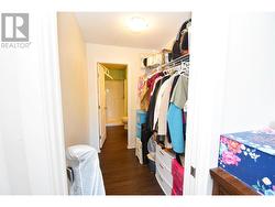 Walk thru closet to ensuite - 
