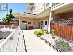 Resident's entrance - 