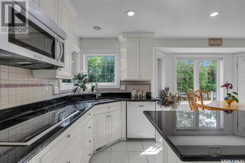 922 Braeside Place, Saskatoon, SK - Indoor Photo Showing Kitchen With Double Sink