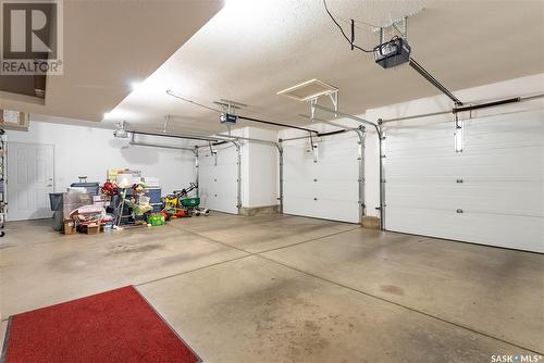 922 Braeside Place, Saskatoon, SK - Indoor Photo Showing Garage
