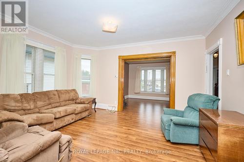 9 Pine Street S, Thorold (Thorold Downtown), ON - Indoor Photo Showing Living Room