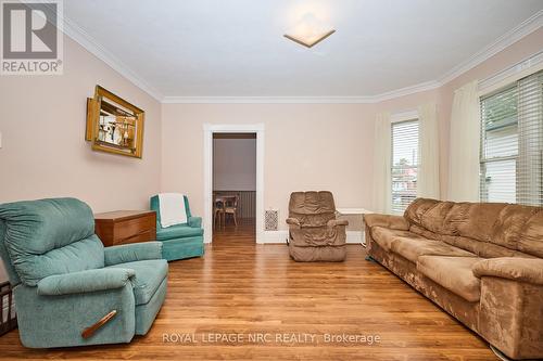 9 Pine Street S, Thorold (Thorold Downtown), ON - Indoor Photo Showing Living Room