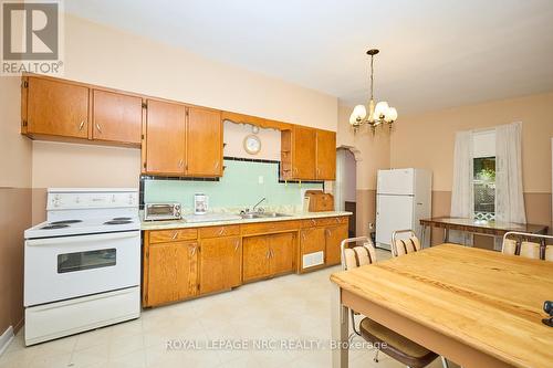 9 Pine Street S, Thorold (Thorold Downtown), ON - Indoor Photo Showing Kitchen With Double Sink