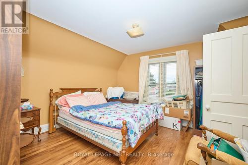 9 Pine Street S, Thorold (Thorold Downtown), ON - Indoor Photo Showing Bedroom