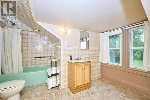 9 Pine Street S, Thorold (Thorold Downtown), ON - Indoor Photo Showing Bathroom