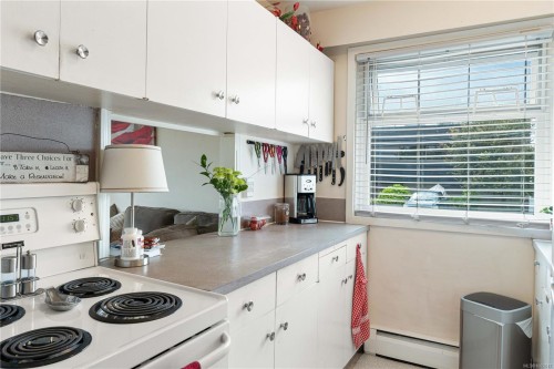 700 Poplar St, Nanaimo, BC - Indoor Photo Showing Kitchen
