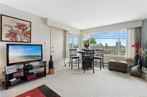 700 Poplar St, Nanaimo, BC - Indoor Photo Showing Living Room