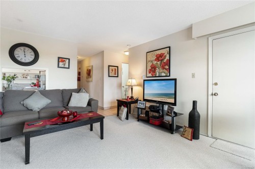 700 Poplar St, Nanaimo, BC - Indoor Photo Showing Living Room