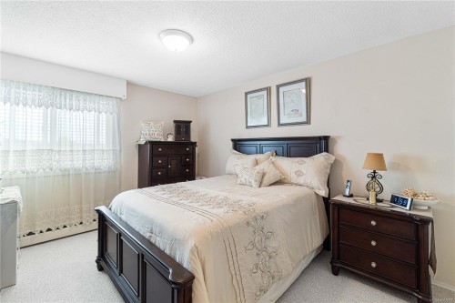 700 Poplar St, Nanaimo, BC - Indoor Photo Showing Bedroom
