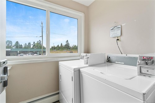 700 Poplar St, Nanaimo, BC - Indoor Photo Showing Laundry Room