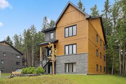 526 Rue Charlie-Forbell  Mont-Tremblant, QC J8E 0N6