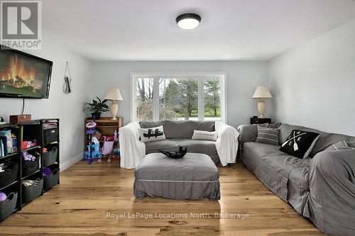 194 Centre Street, Meaford, ON - Indoor Photo Showing Living Room