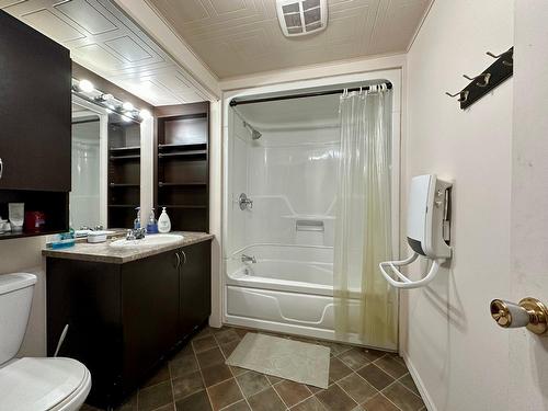 Bathroom - 195 Rue Pinder O., Rouyn-Noranda, QC - Indoor Photo Showing Bathroom