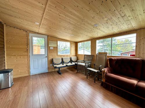 Veranda - 195 Rue Pinder O., Rouyn-Noranda, QC - Indoor