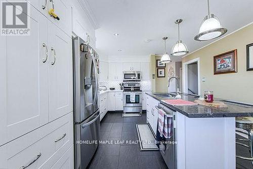 3252 15Th Side Road, New Tecumseth, ON - Indoor Photo Showing Kitchen With Upgraded Kitchen
