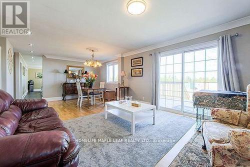 3252 15Th Side Road, New Tecumseth, ON - Indoor Photo Showing Living Room