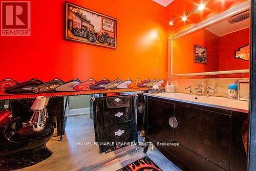 3252 15Th Side Road, New Tecumseth, ON - Indoor Photo Showing Bathroom