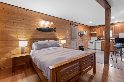 277 Boardwalk Blvd, Ucluelet, BC - Indoor Photo Showing Bedroom