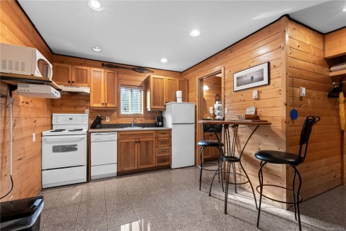 277 Boardwalk Blvd, Ucluelet, BC - Indoor Photo Showing Kitchen