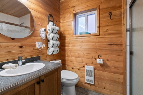 277 Boardwalk Blvd, Ucluelet, BC - Indoor Photo Showing Bathroom
