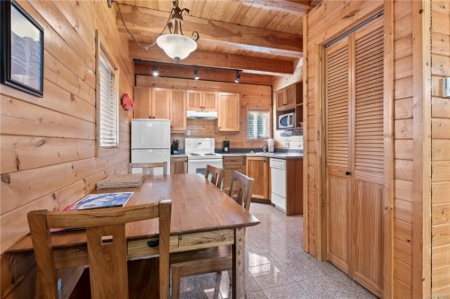 277 Boardwalk Blvd, Ucluelet, BC - Indoor