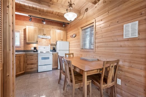 277 Boardwalk Blvd, Ucluelet, BC - Indoor