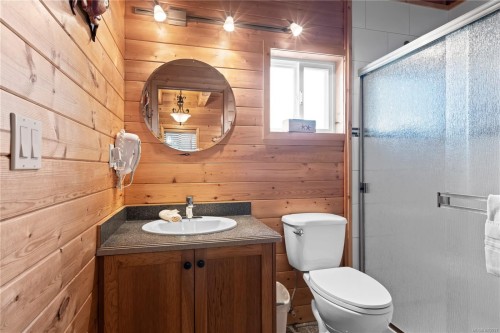 277 Boardwalk Blvd, Ucluelet, BC - Indoor Photo Showing Bathroom