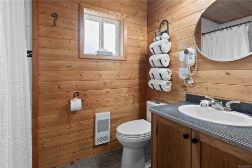 277 Boardwalk Blvd, Ucluelet, BC - Indoor Photo Showing Bathroom